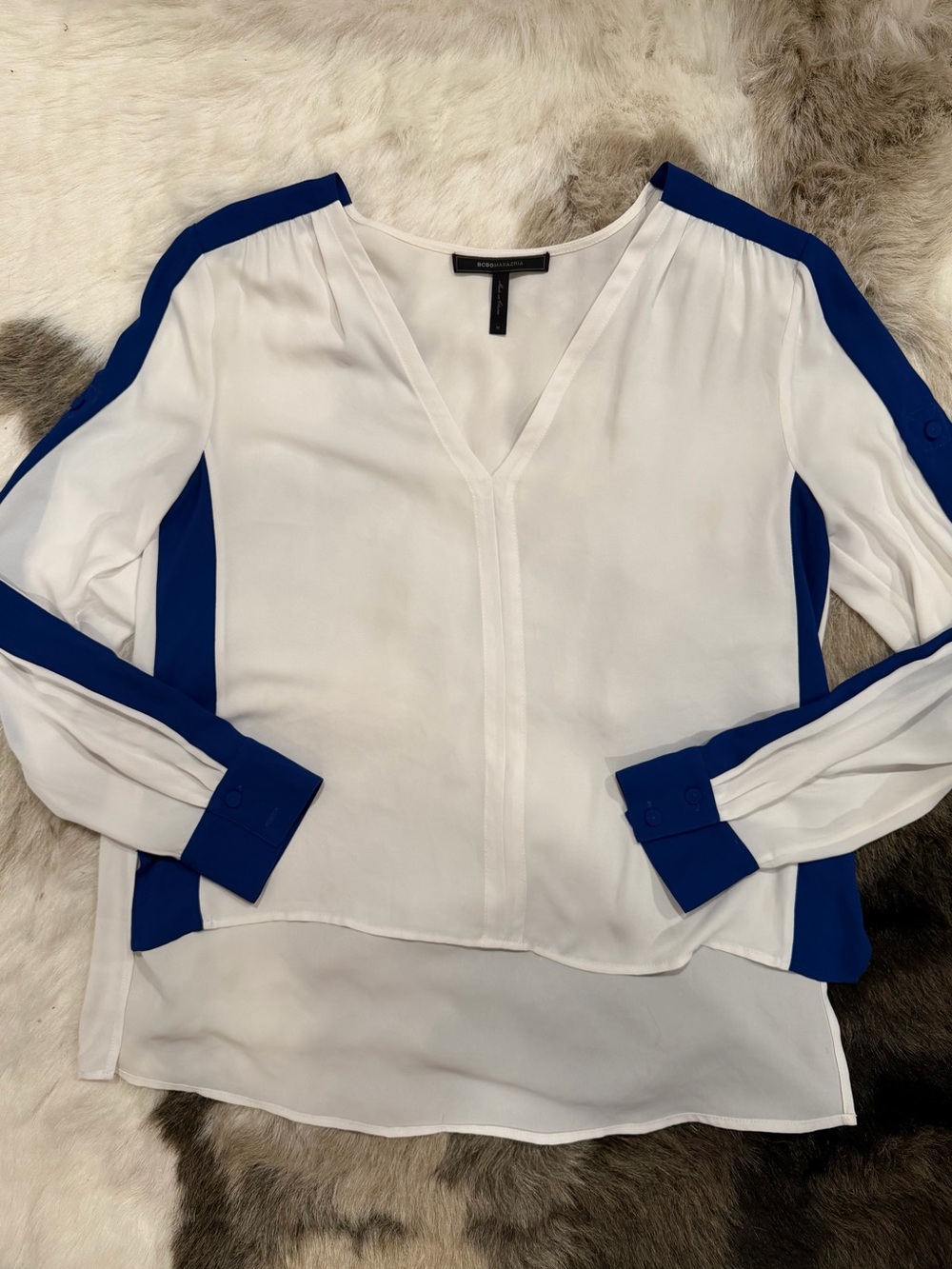 BCBGMaxAzria White Blouse with Royal Blue Trim high low v-neck lightweight top